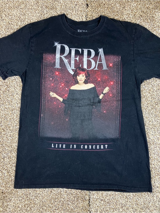 Reba Tops - Reba Live In Concert Black Graphic Tee